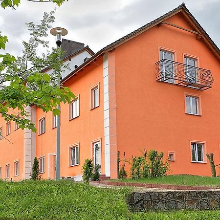 Hotel Albatros Wasosz Bagian luar foto