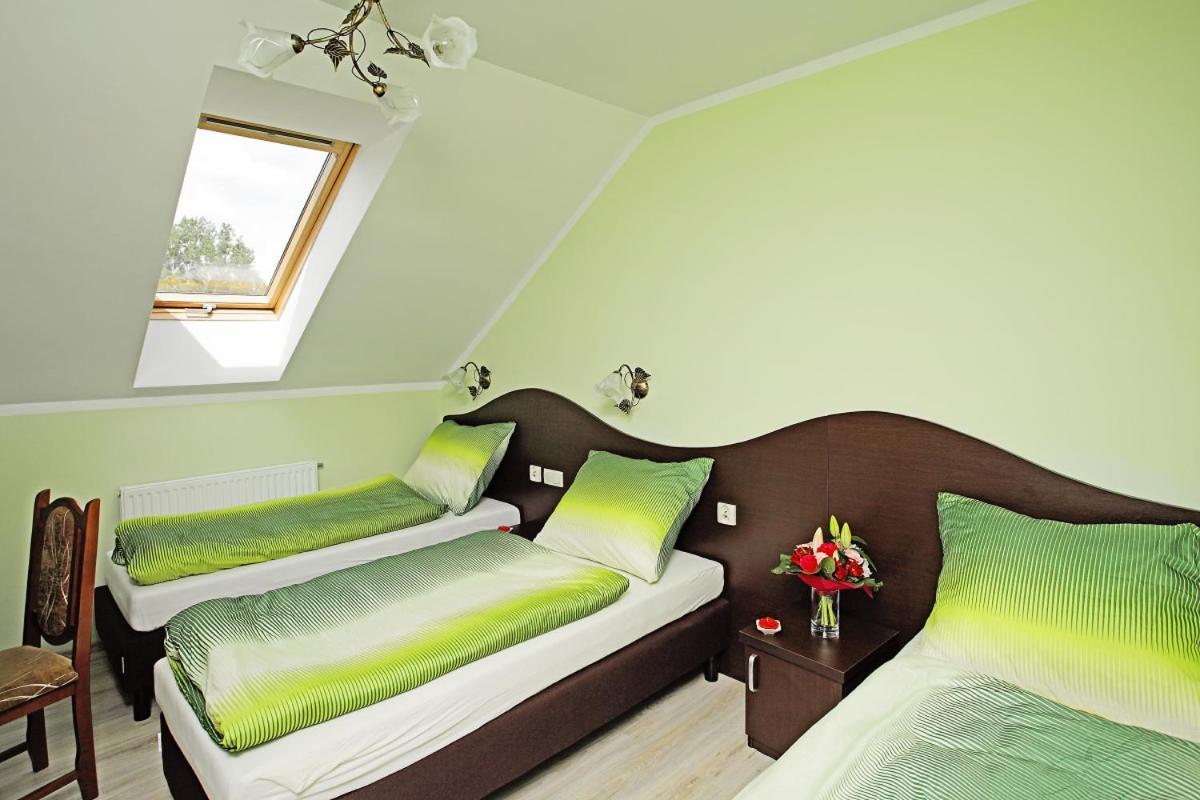 Hotel Albatros Wasosz Bagian luar foto